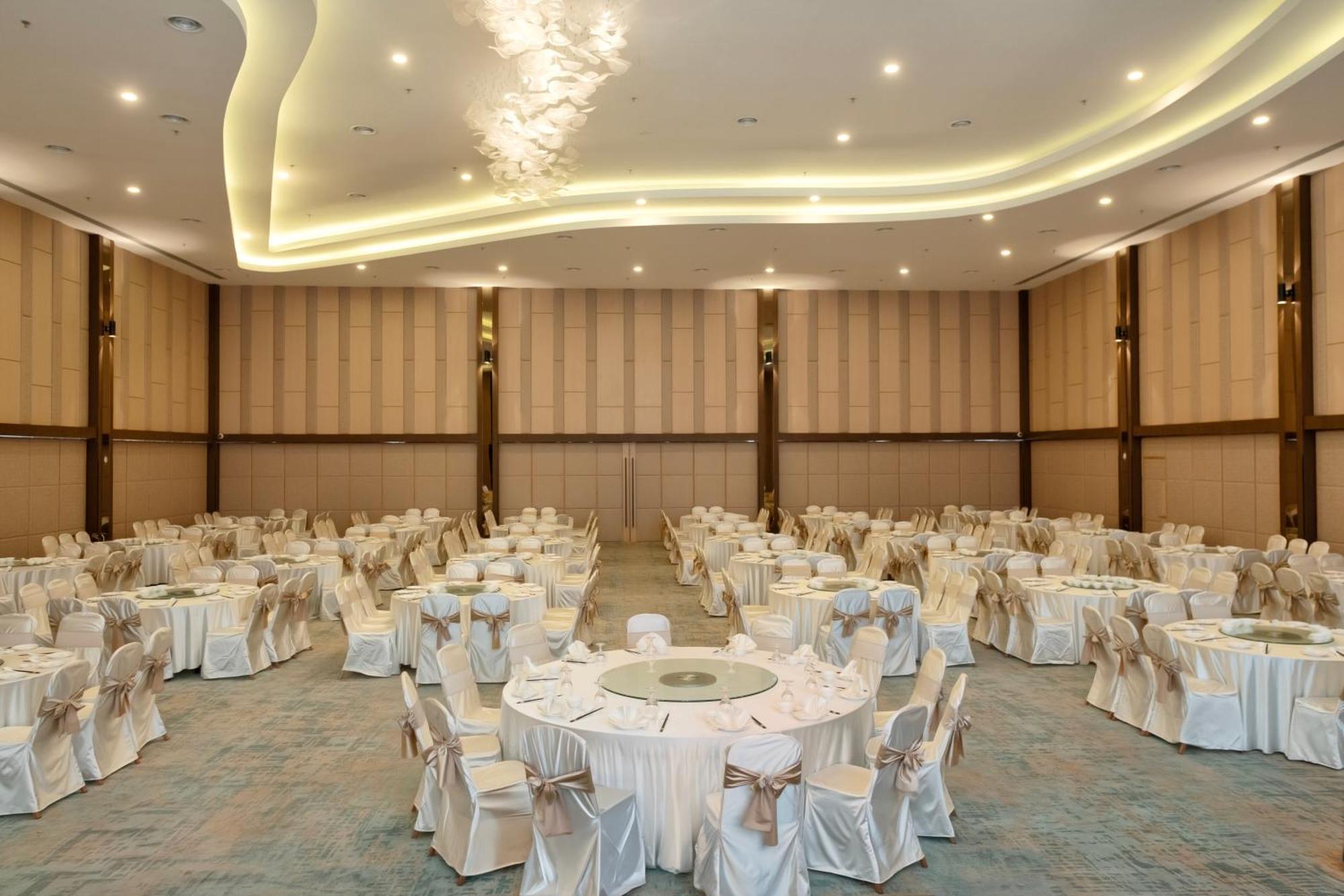 Theatre Hotel Κουτσίνγκ Εξωτερικό φωτογραφία
