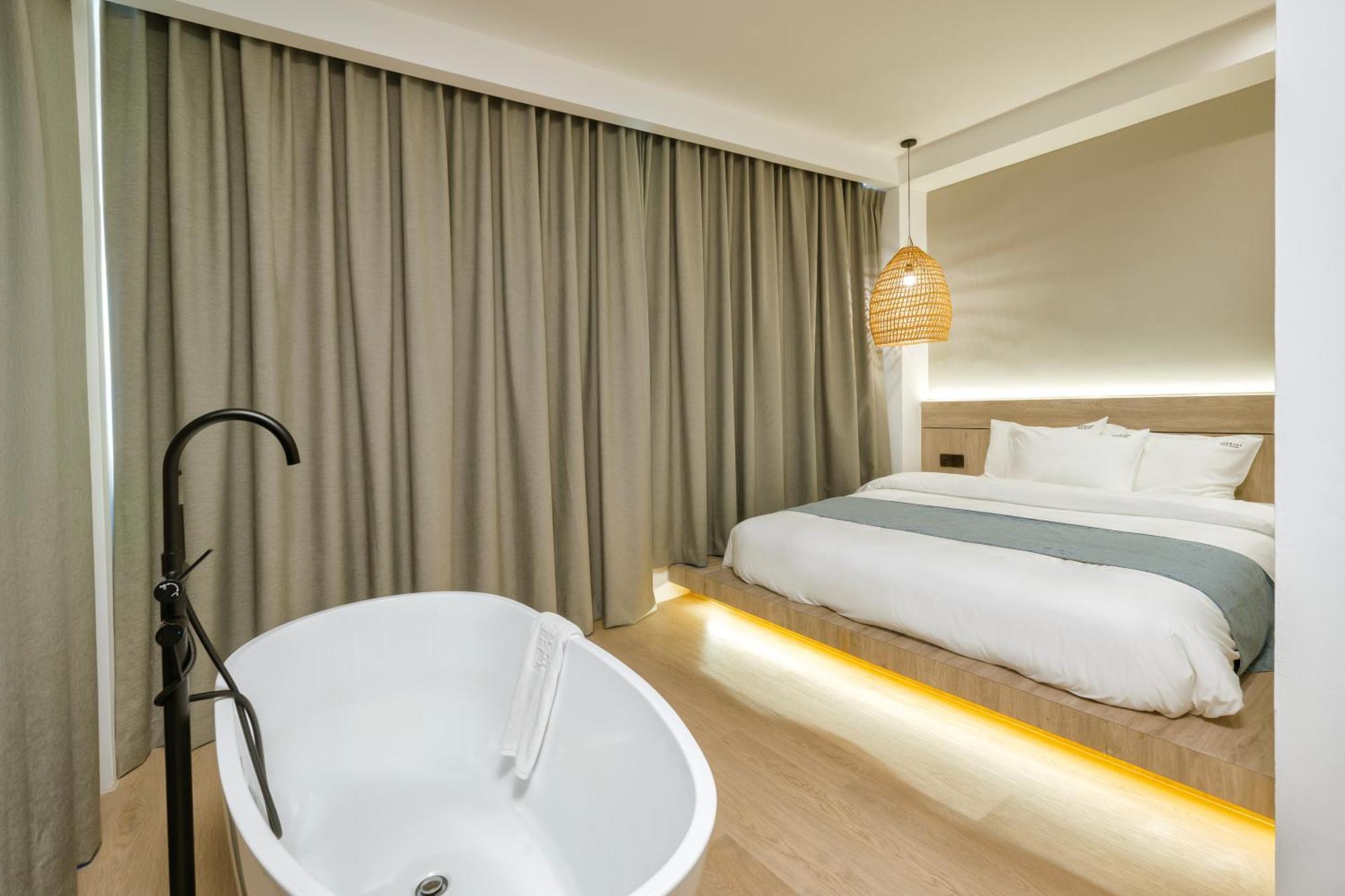 Theatre Hotel Κουτσίνγκ Εξωτερικό φωτογραφία