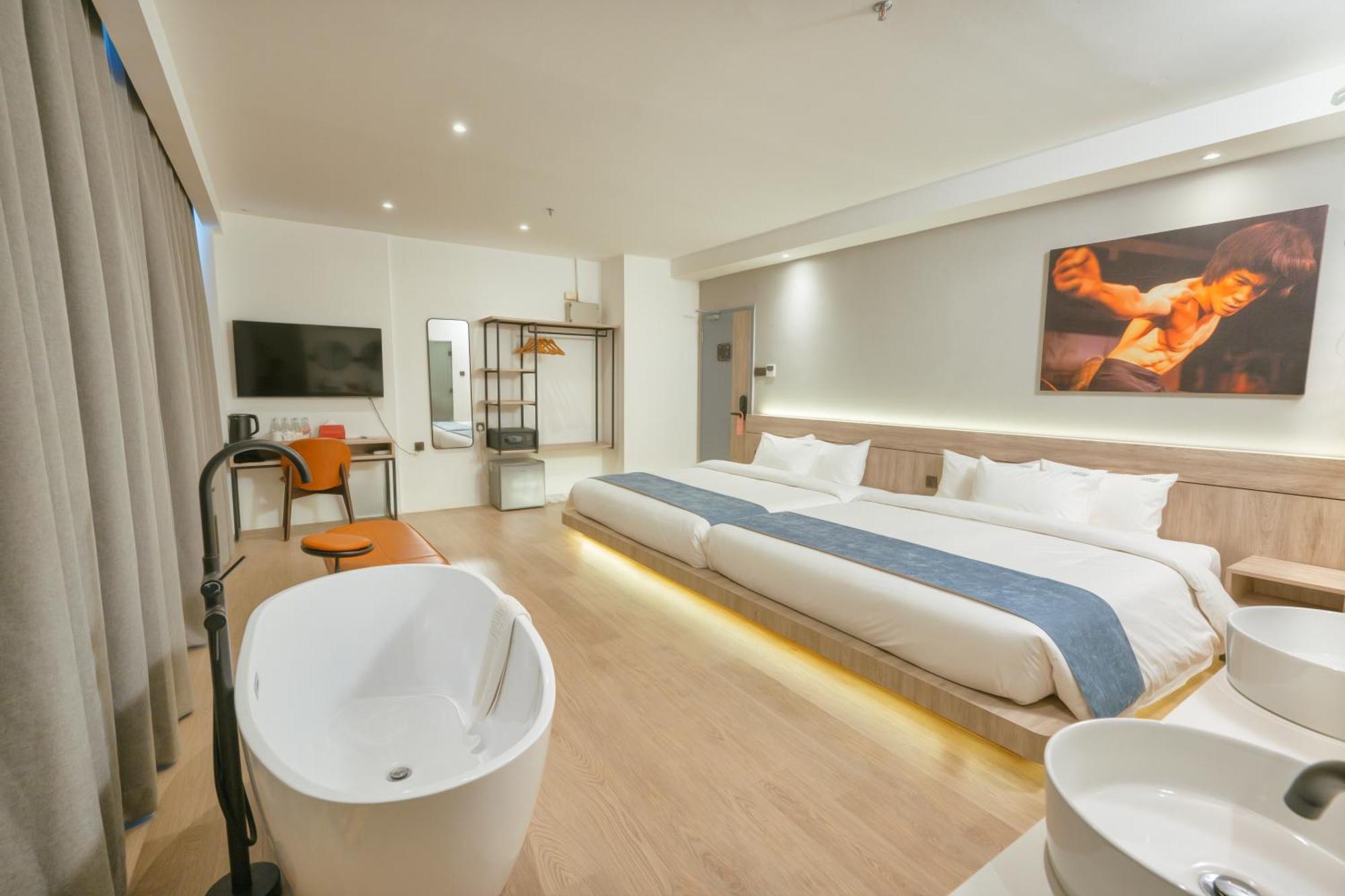 Theatre Hotel Κουτσίνγκ Εξωτερικό φωτογραφία