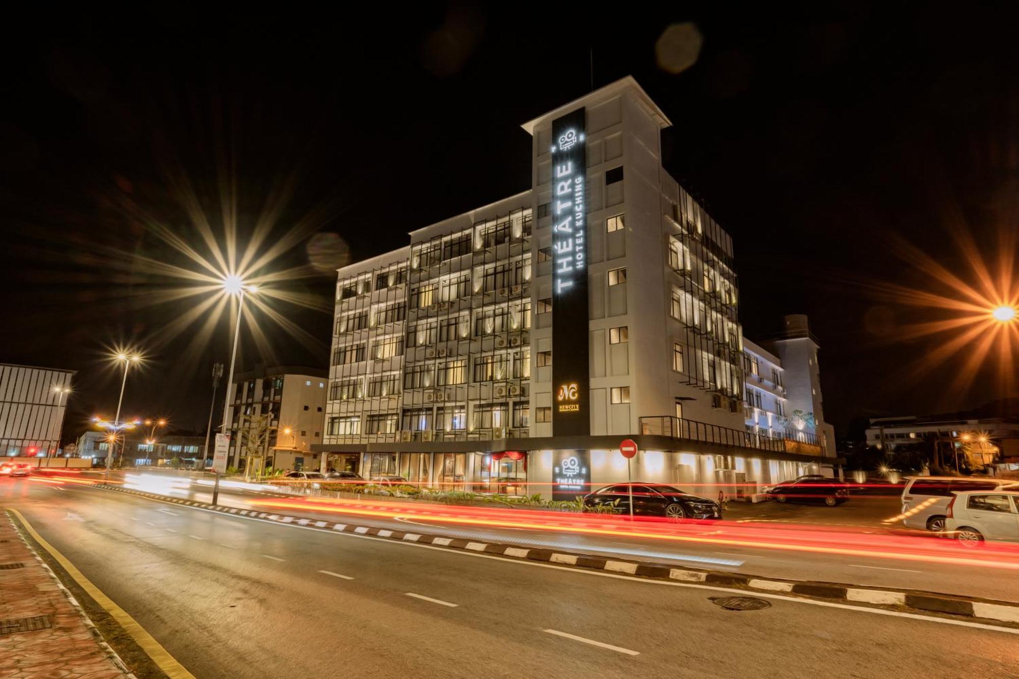 Theatre Hotel Κουτσίνγκ Εξωτερικό φωτογραφία