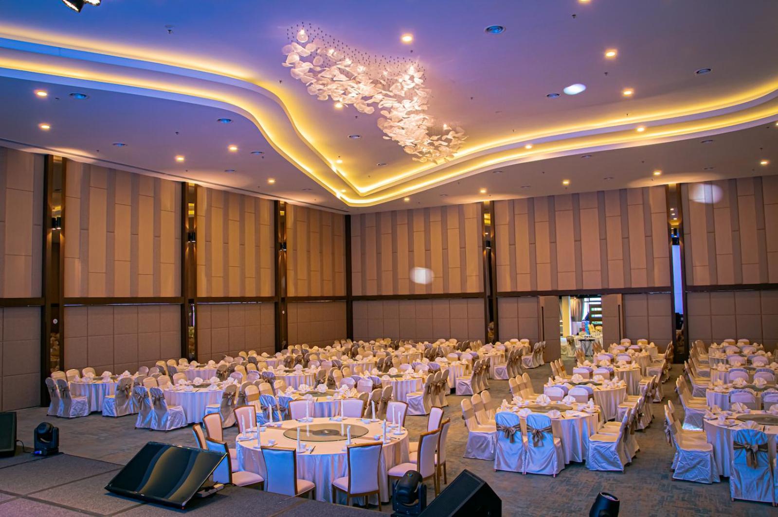 Theatre Hotel Κουτσίνγκ Εξωτερικό φωτογραφία