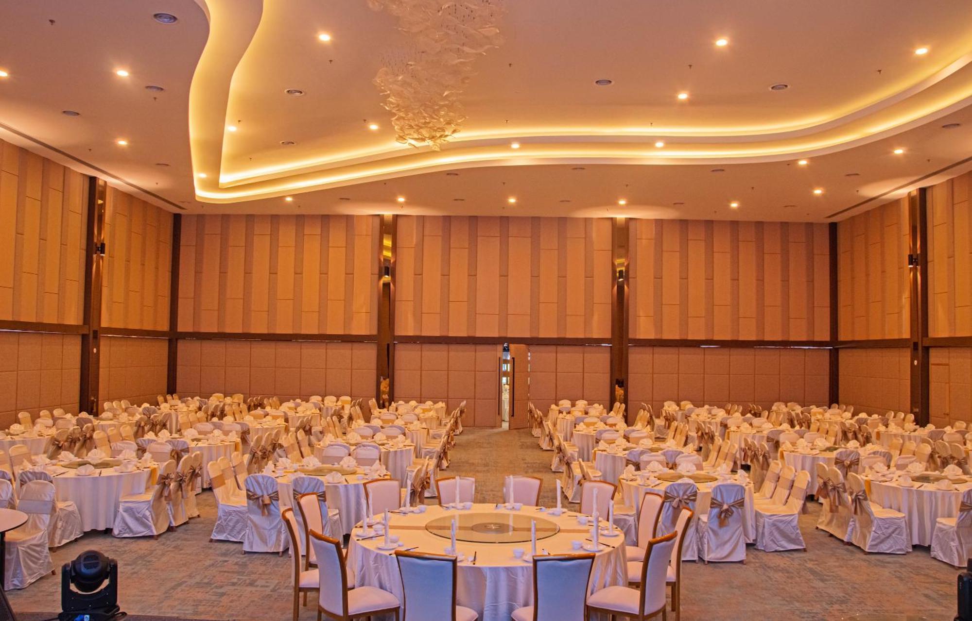 Theatre Hotel Κουτσίνγκ Εξωτερικό φωτογραφία