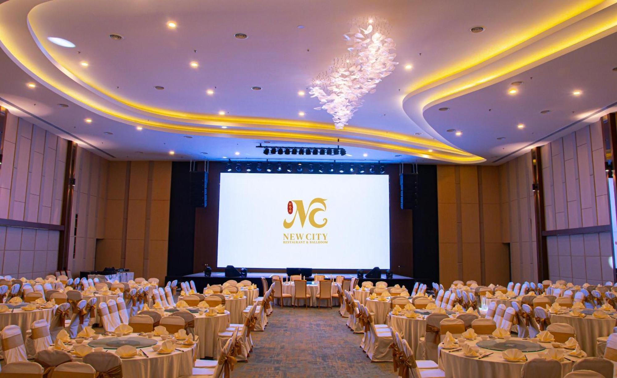 Theatre Hotel Κουτσίνγκ Εξωτερικό φωτογραφία