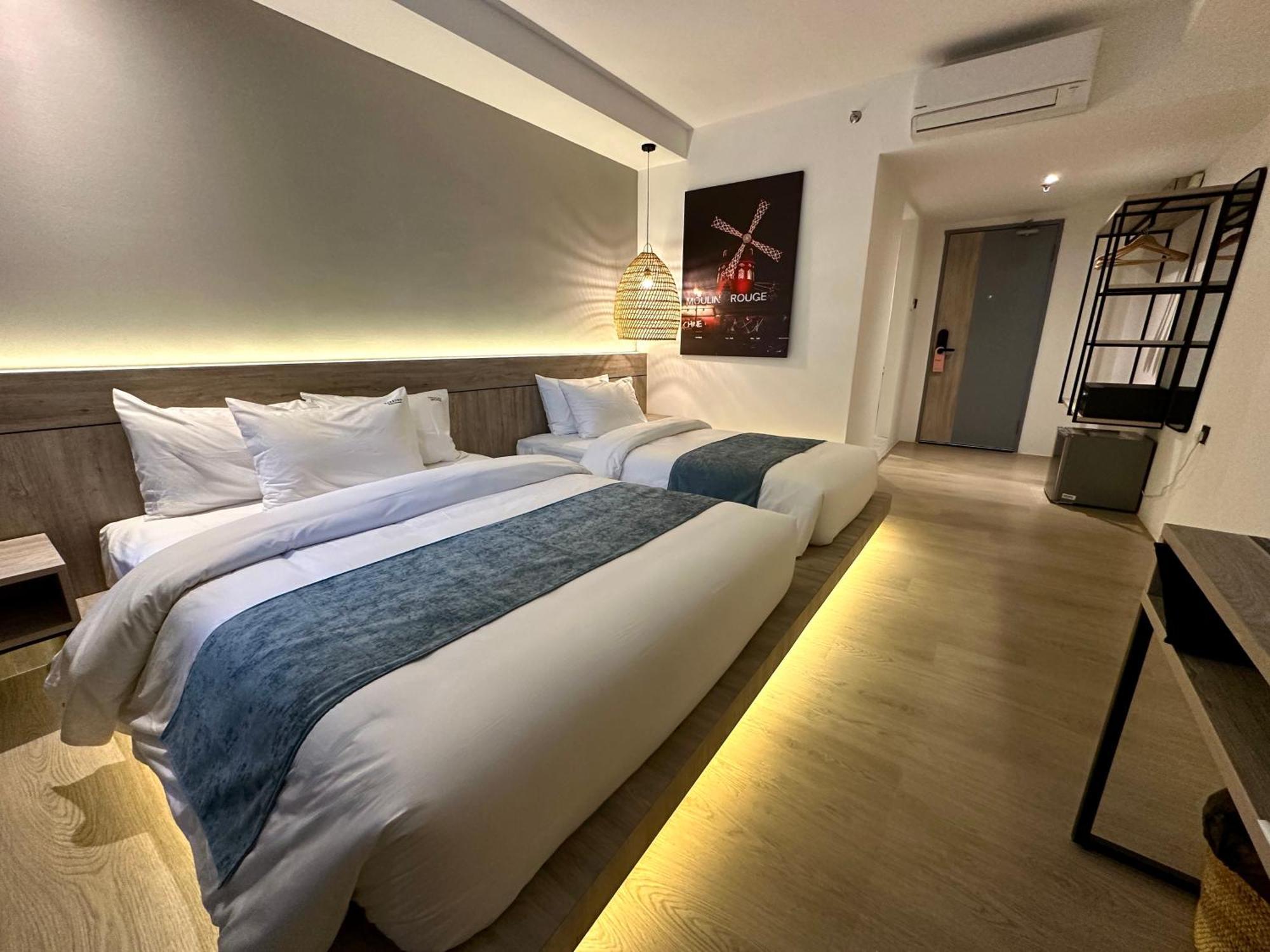 Theatre Hotel Κουτσίνγκ Εξωτερικό φωτογραφία