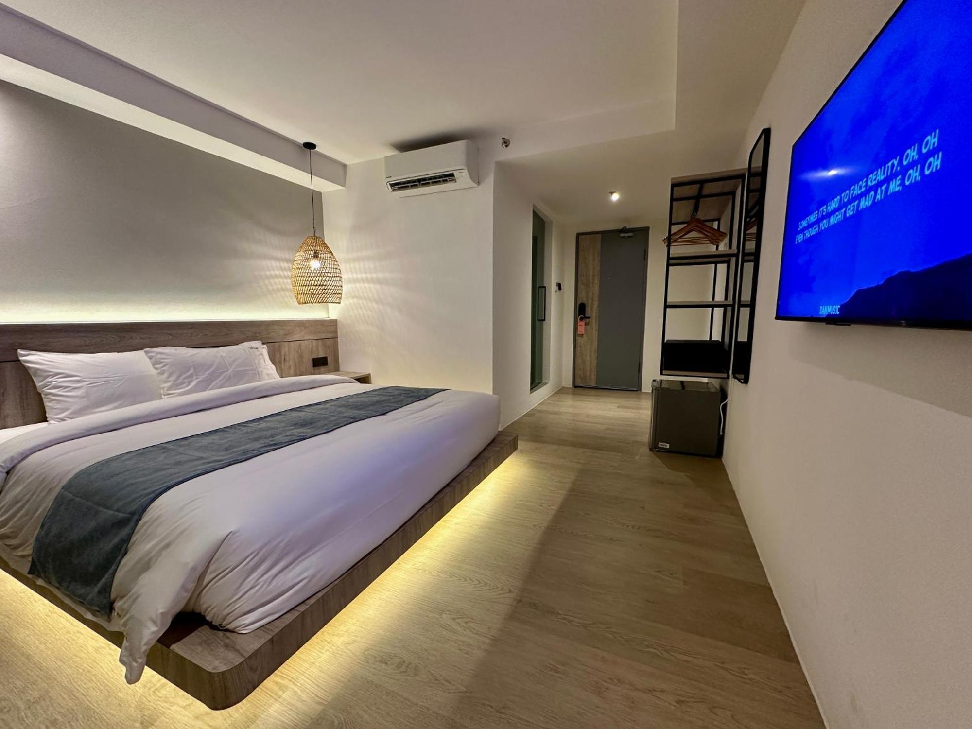 Theatre Hotel Κουτσίνγκ Εξωτερικό φωτογραφία